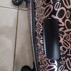 BeBe Suitcase  23x16 With Spinning Wheels