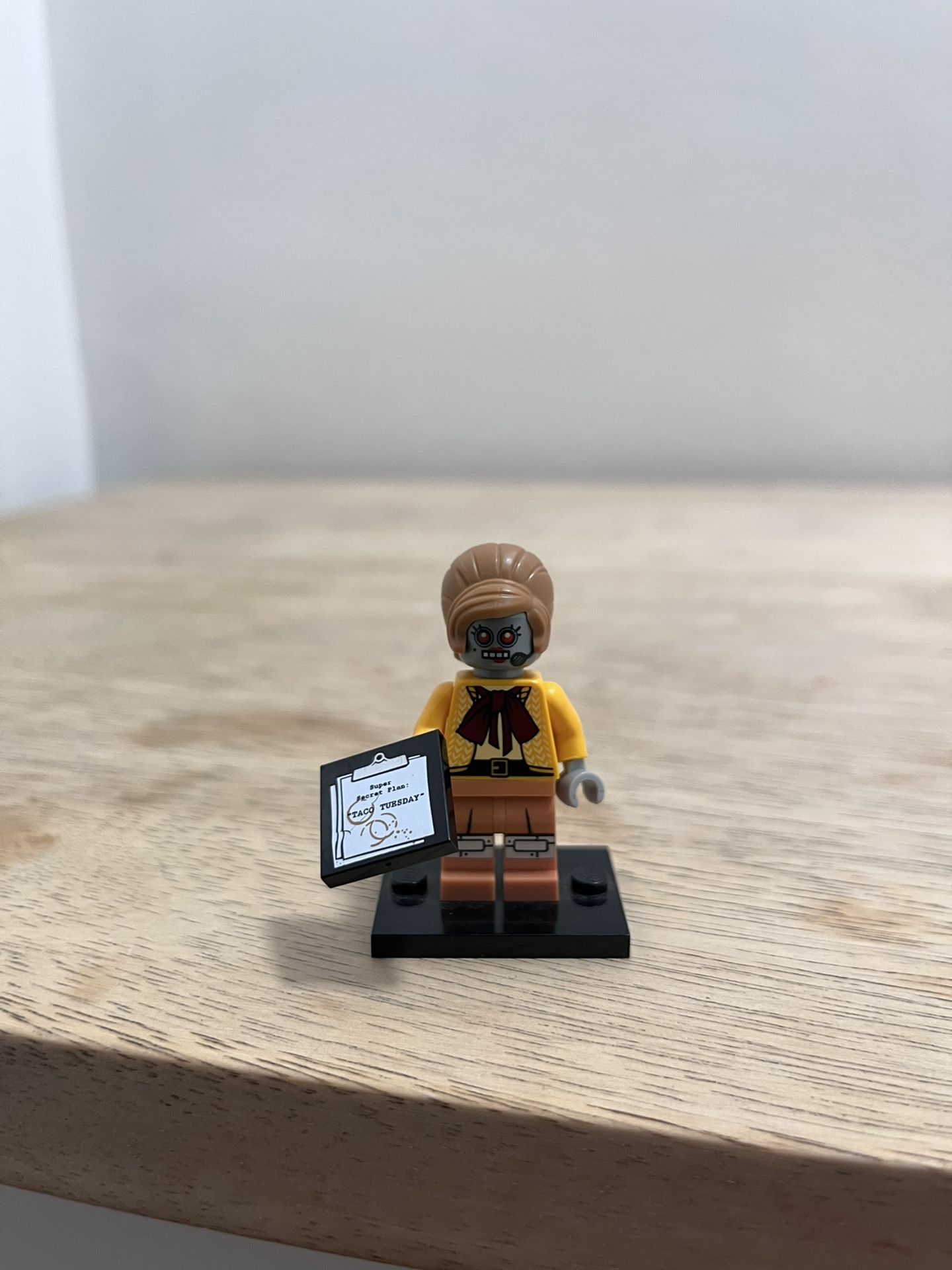 Lego The Lego Movie: Velma Staplebot Minifigure 71004