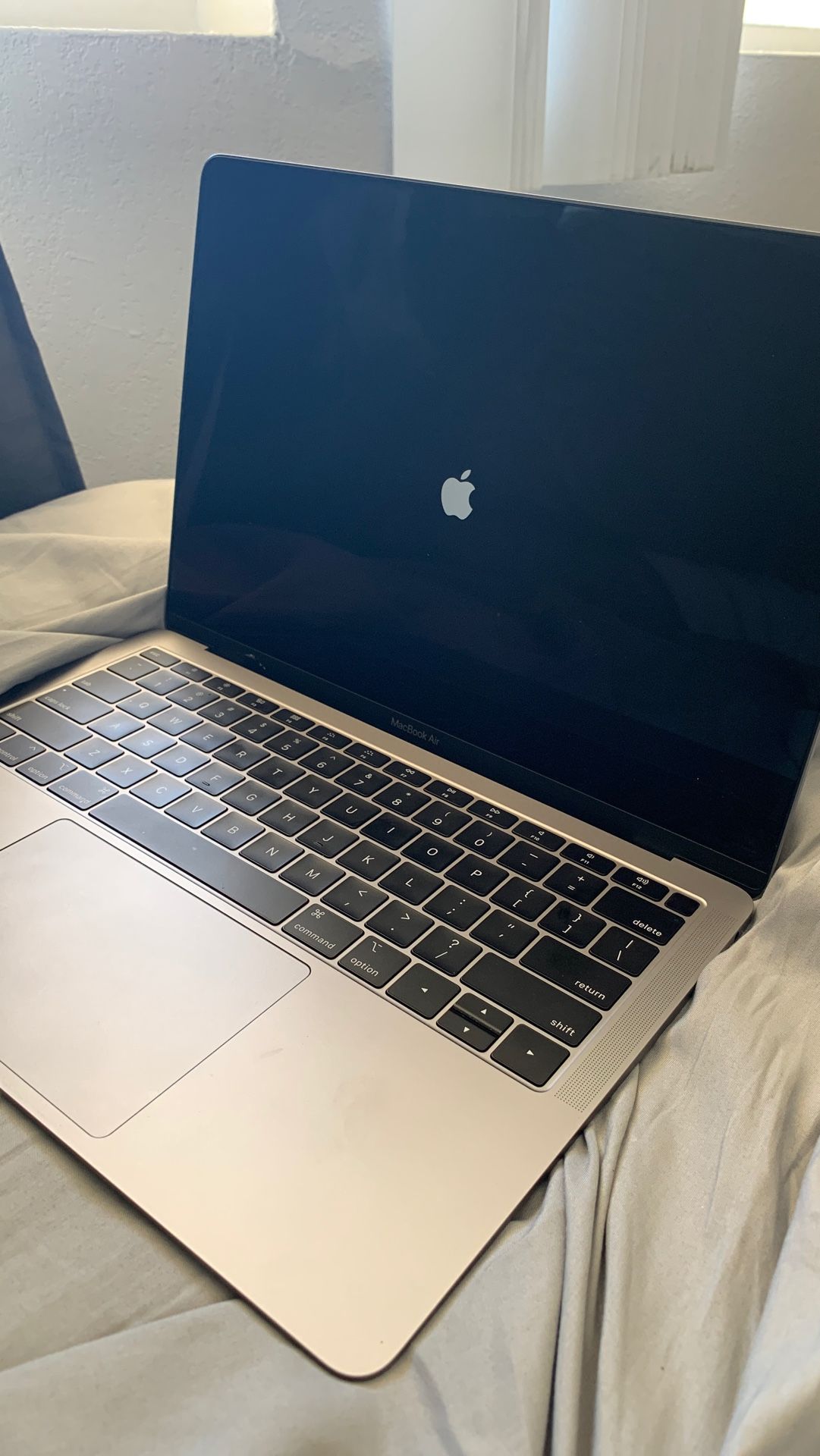 MacBook Air (newest model) 2018 i5 13” retina/space gray