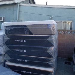 Nectar Mattress.    Nectar Premier Queen Size -13" Thick  Memory Foam 