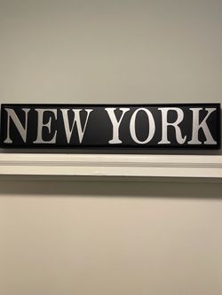 2FT 'NEW YORK' Textured Wood Sign – Metallic Raised Letter