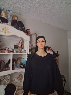 Black beautiful sweater