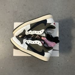 TRAVIS SCOTT - MEDIUM OLIVE - JORDAN 1 RETRO LOW - Size 13c