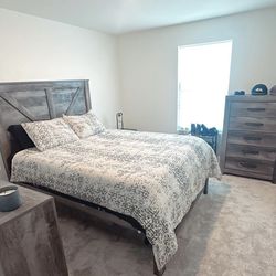 Wynnlow Crossbuck Queen Bed Frame