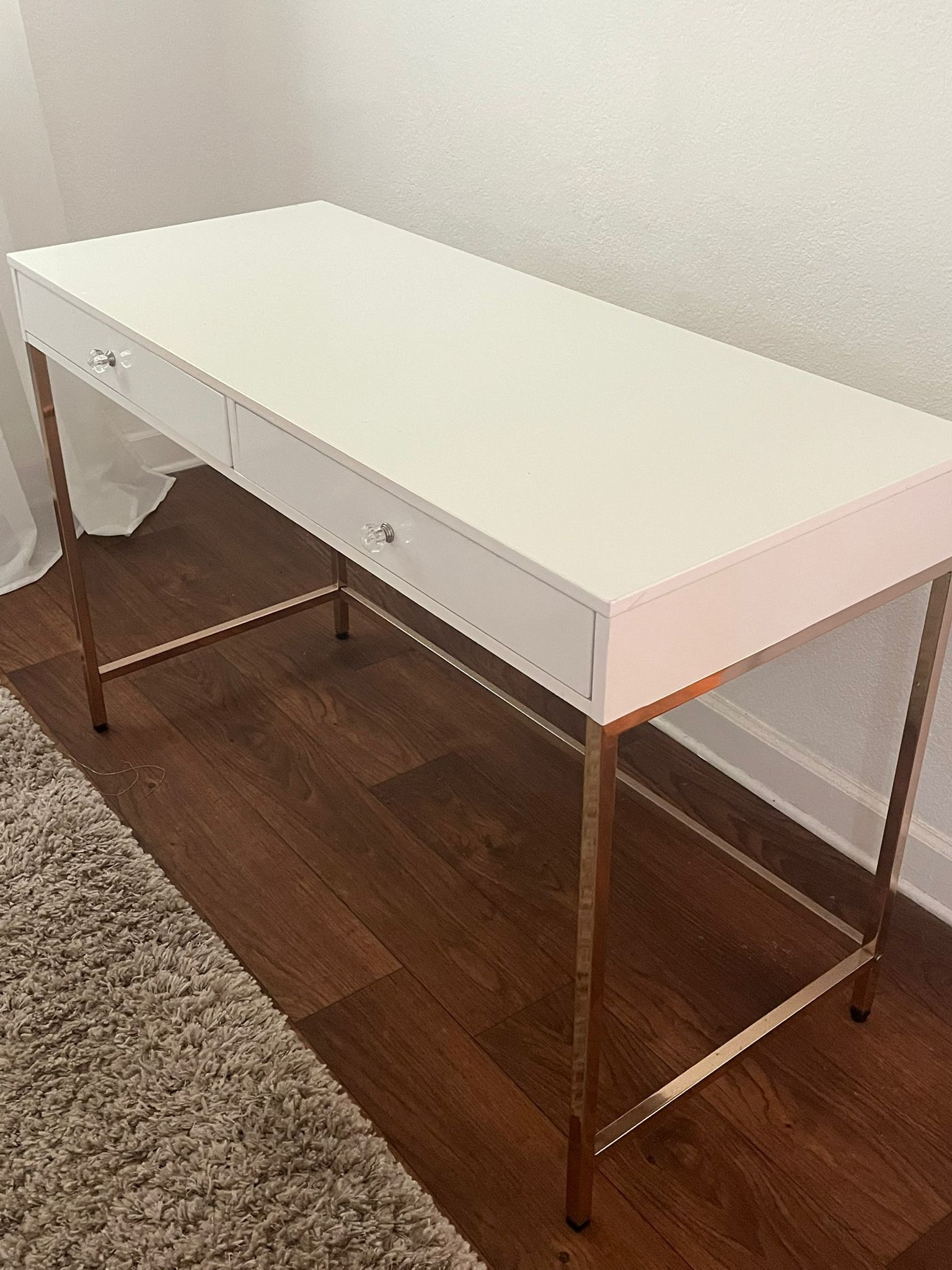 LUXURY TABLE STAND DRESSER