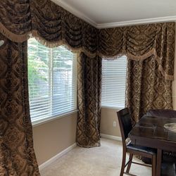 Curtains /blinds