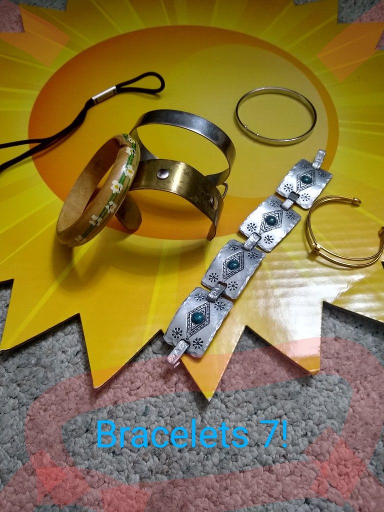 7 Bracelets Vintage/Antique + 2 FREE Gifts