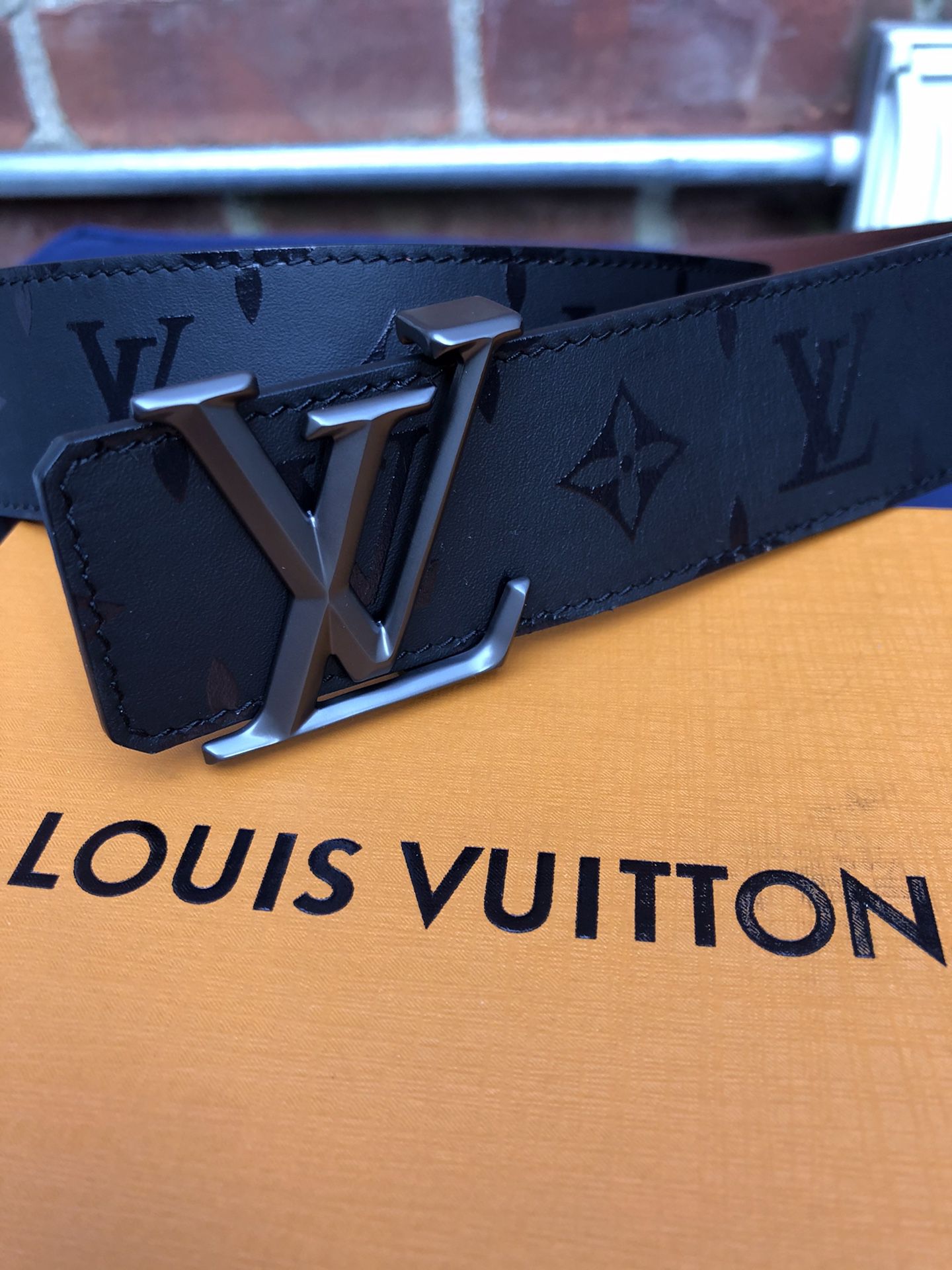 Louis Vuitton belt Pyramid reversible Black and Brown Unisex 115 cm 40/42 inch waist