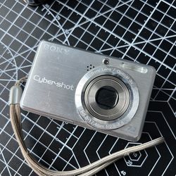 Sony Cybershot DSC-S750 7.2 MP Silver Digital Camera