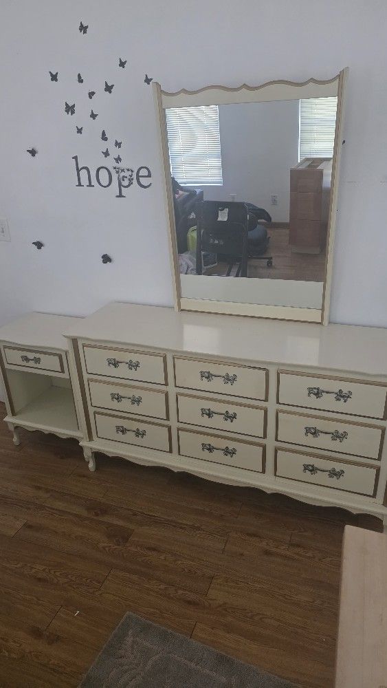 Dresser With Mirror And Nightstand