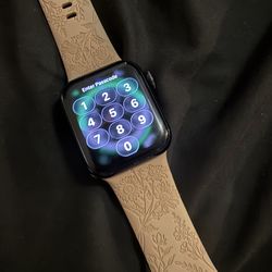 Apple Watch!!! SE, 40mm. Willing to negotiate.