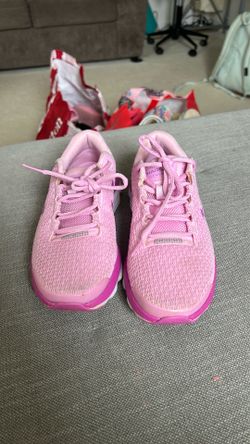 Under Armour girl tennis shoes