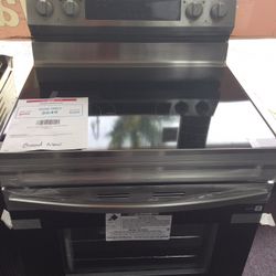 Samsung Stove Electric 6.3 Cu.ft W Steam Clean Model# NE63A6111SS