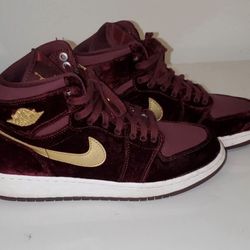 Jordan 1 Retro Heiress Velvet Maroon size 6Y