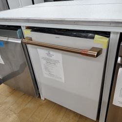 $759(MSRP$1549, Save $790) GE CAFÉ Built-in Top Control Dishwasher In Matte White With Ultra Wash And 4 Bottle Jets 
