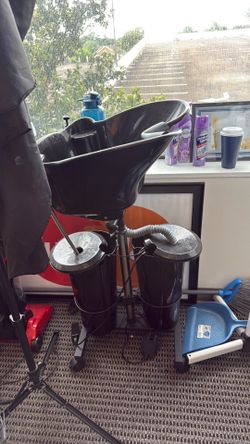 Portable shampoo bowl
