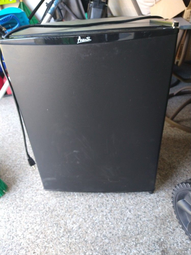 Avanti Mini Fridge