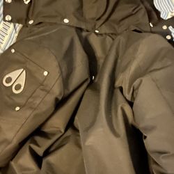 Moose knuckle Bomber