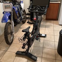 PELOTON BIKE (Brand new)