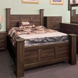 Juararo Dark Brown Poster Bedroom Set   Queen Or King Set Bed, Dresser, Mirror, Nightstand, Chest 