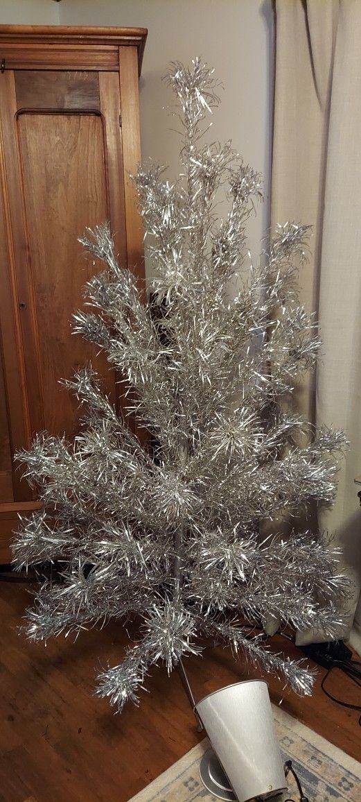 Vintage 6Ft Aluminum Pom Pom Tree