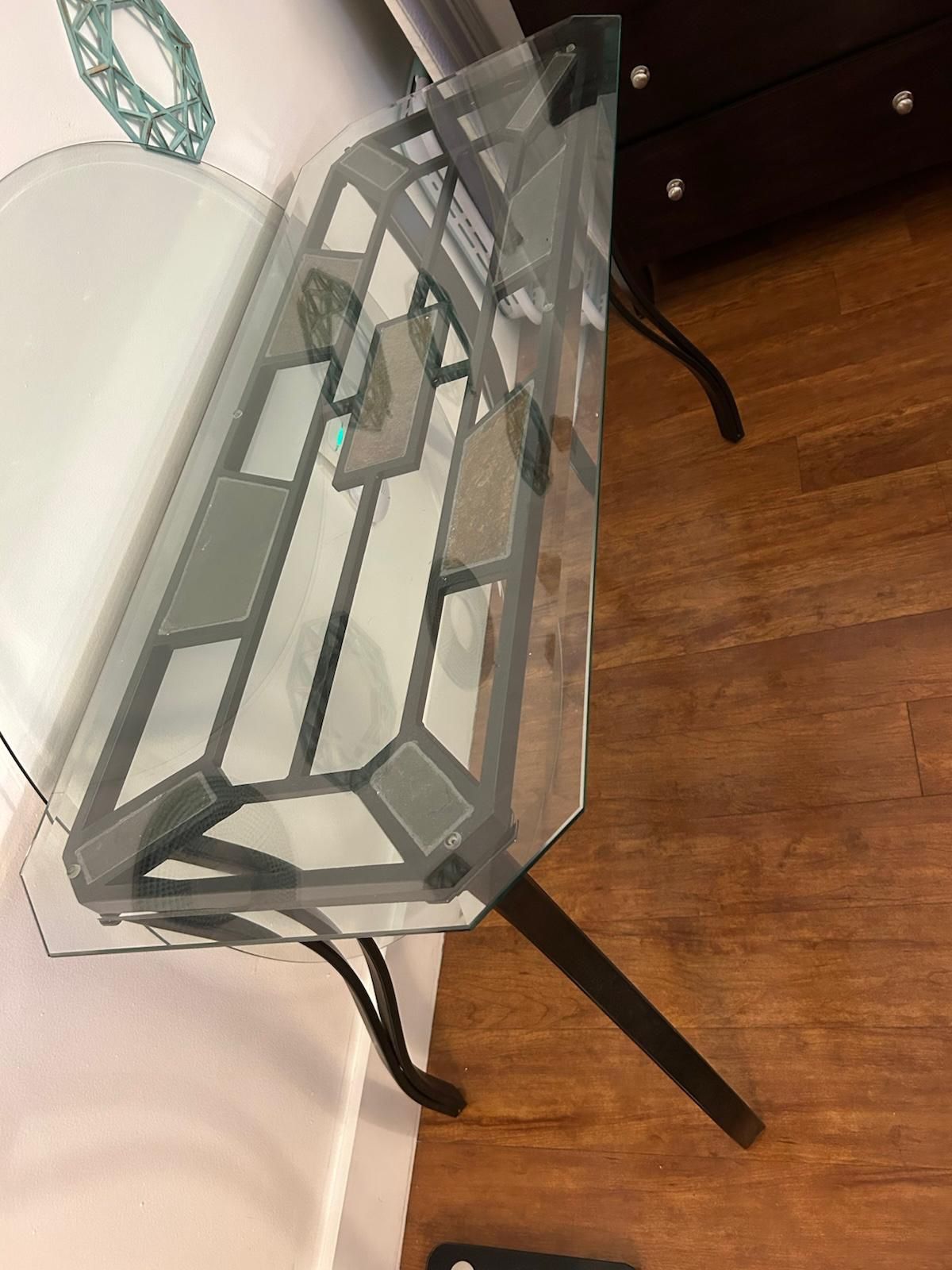 Elegant Modern Console Table for Sale!* For sale: Like-new modern console table with g