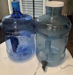Water cans set of 2