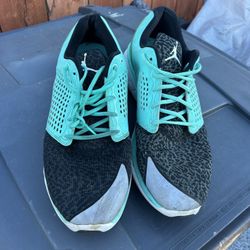 Size 13”.   X $100.   O Mejor Oferta 