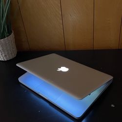 Apple MacBook Pro 13” I5/8GB/256GB SSD $140