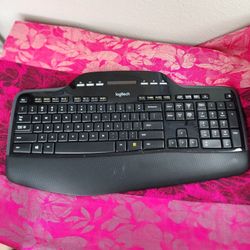 Logitech MK710 Wireless Keyboard Without Unifying Dongle. EUC.