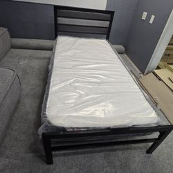 🛌Small Bed Fame 💯