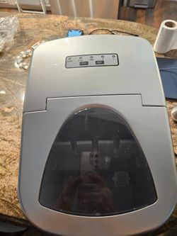 Igloo ice maker