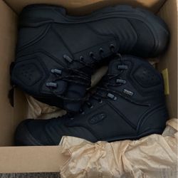 Keen Boots Size 9