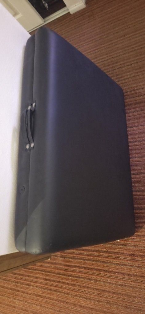 Foldable Massage Table