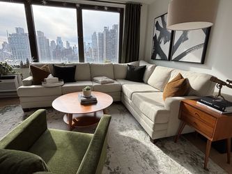 Bassett Carolina 2 Piece L-Shape Sectional Couch