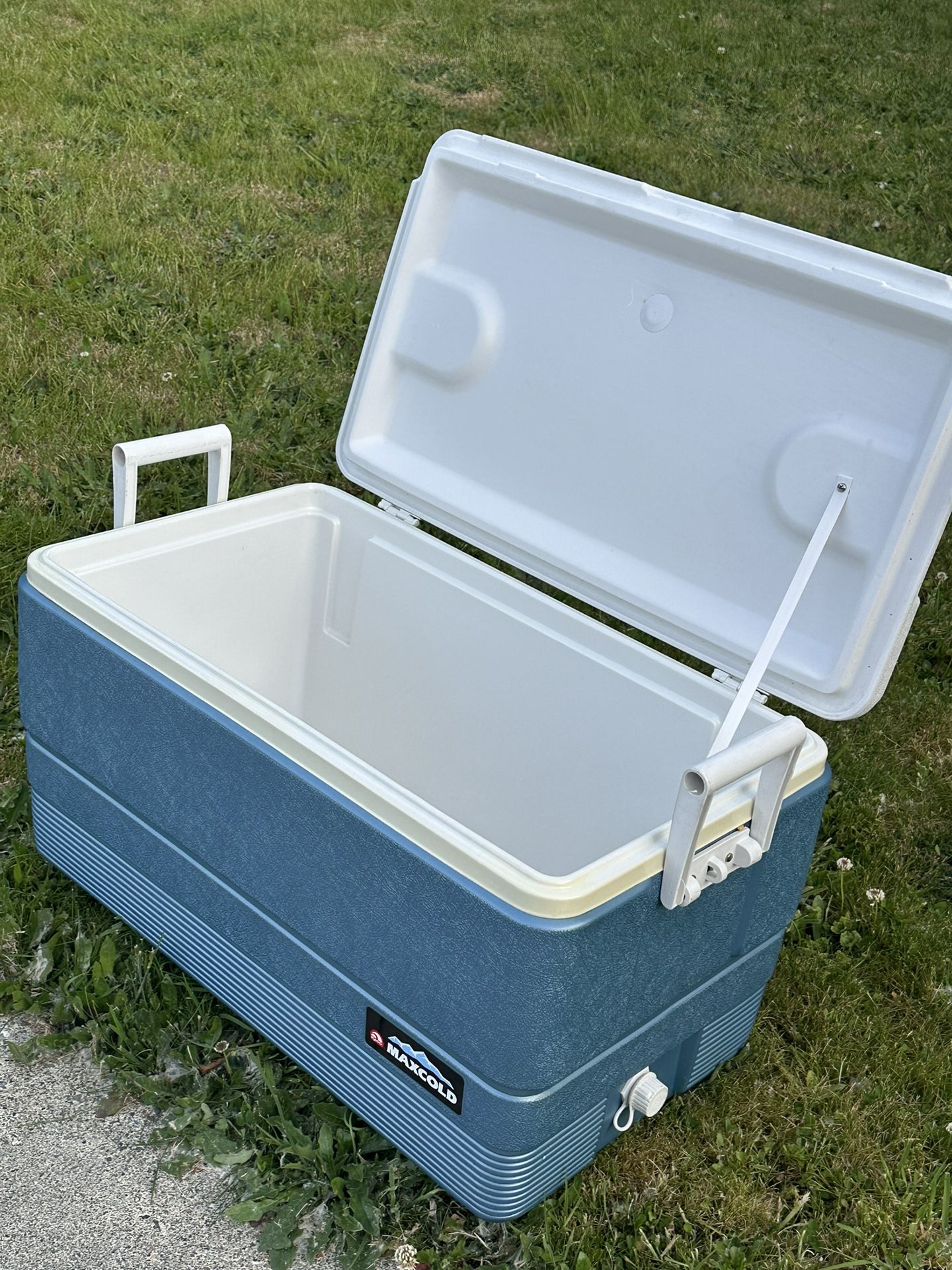 Igloo maxcold 70 quarts cooler