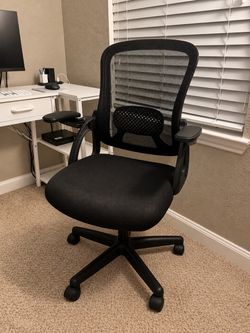 Black Mesh Office Chair with Armrests
