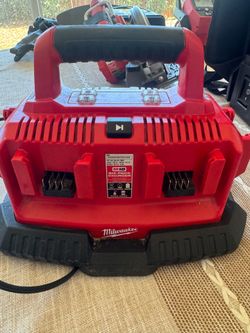 Milwaukee M18 Six - Pack Charger