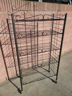 Pantry rack with wheels