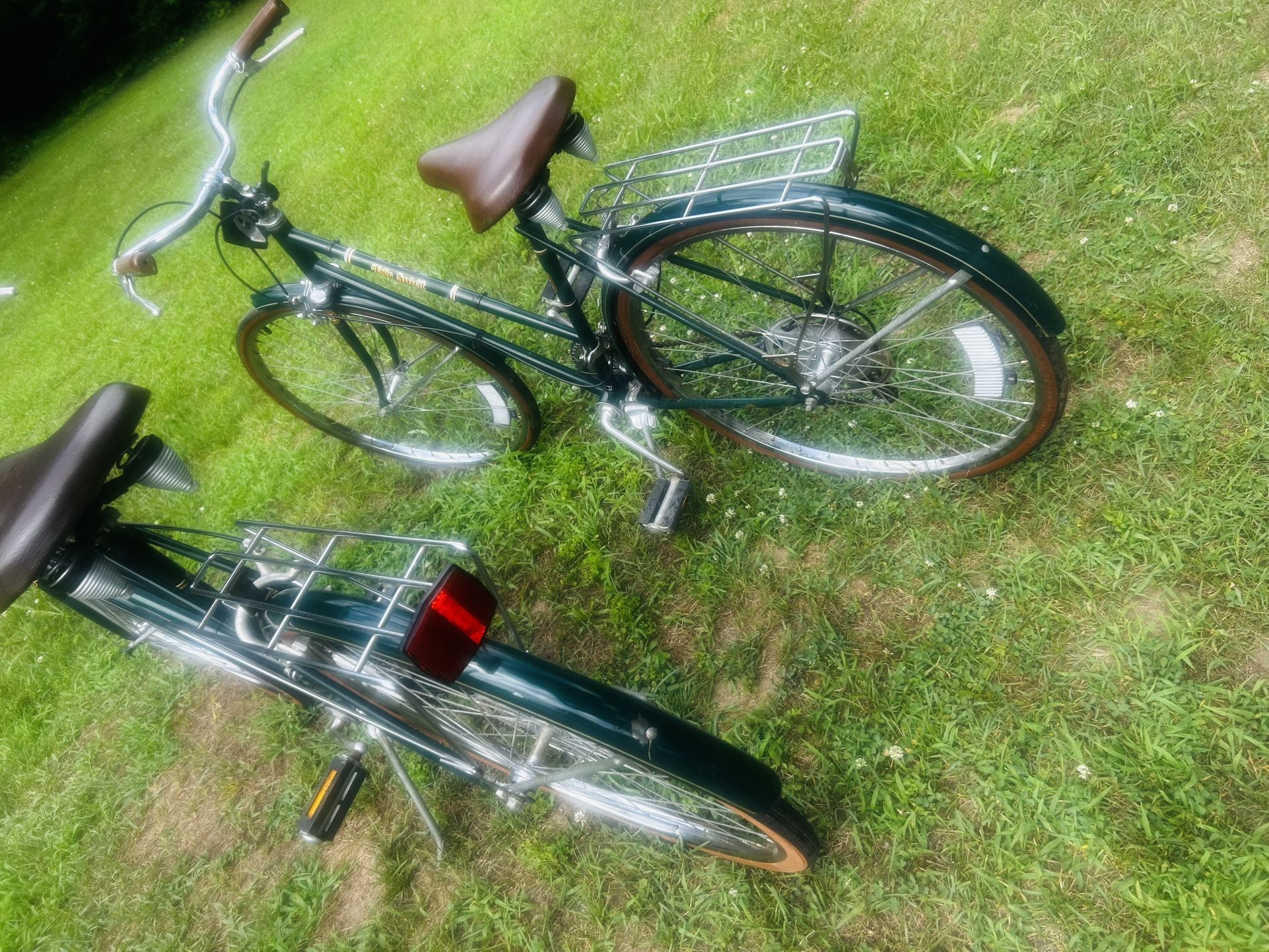 Free Spirit His &Hers 26 Inch Bikes With Bike Racks Great Shape