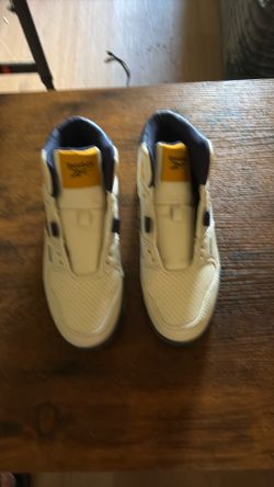 New Reebok Galaxy 1 mid top basketball shoe size 4