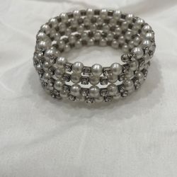 Beautiful Pearl Diamond Bracelet