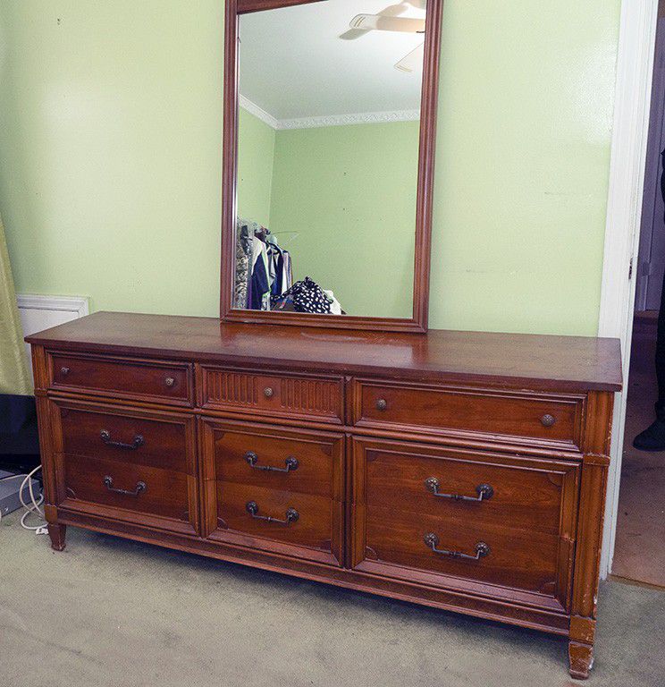 9 Drawer Dresser With Mirror 