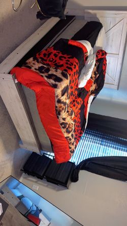 queen bed n dresser