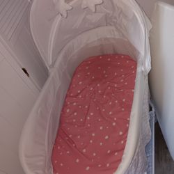 Lightly Used Baby Bassinet