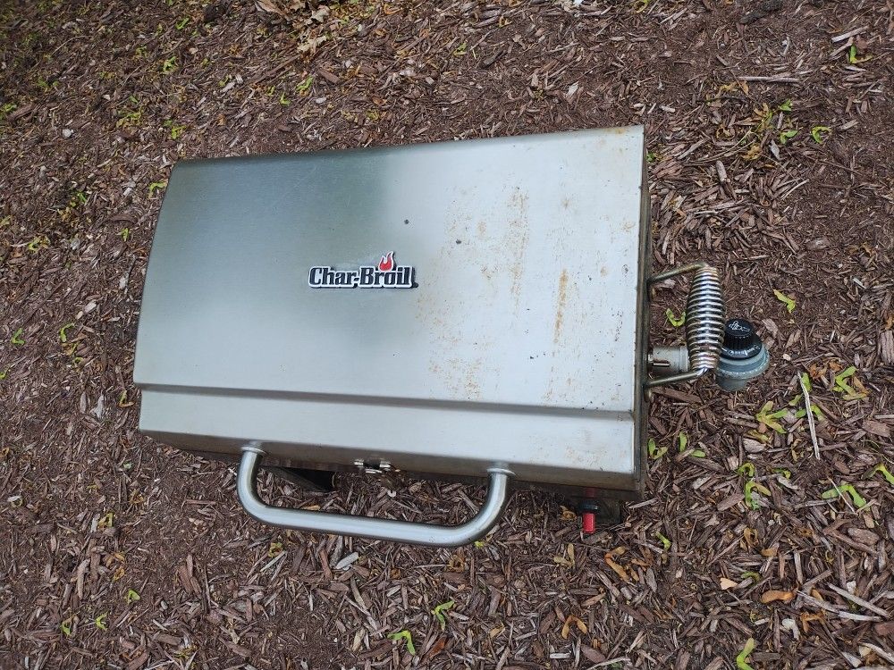 Gas Grill Portable CharBroil.. Good Condition