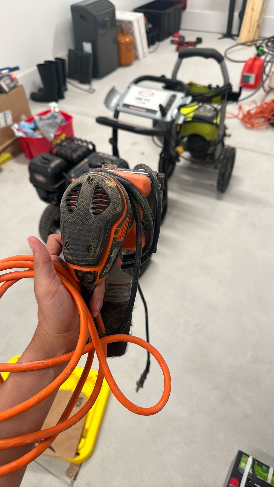 Black+Decker Corded 2 amps 1/4 Sheet Finishing Sander