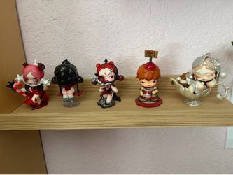 POPMART Figurines