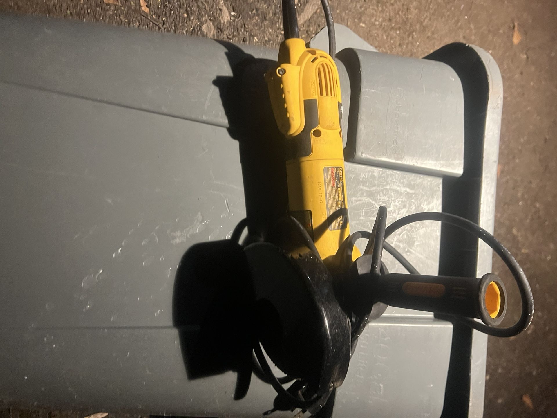 Dewalt 5 Inch Grinder And Cutting Wheel