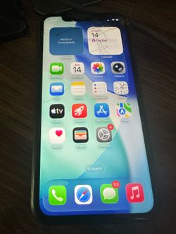 iPhone 11 128GB Unlocked - Cracked Screen, Works Great - Cheap